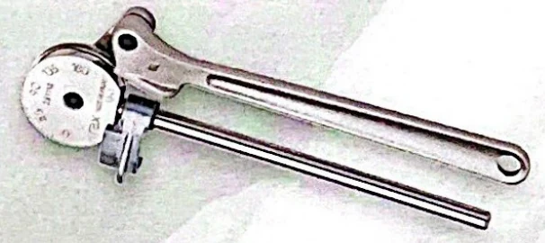 Pince à cintrer acier